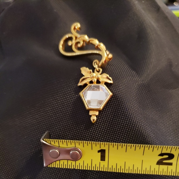 Pretty lantern goldtone holiday pin - Picture 4 of 4